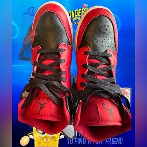 Air Jordan 1 mid reverse black red size 6Y